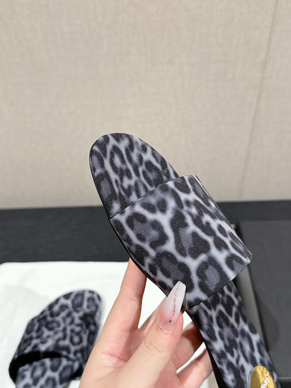 SL CARLYLE LEOPARD SLIPPERS BLACK-WHITE CANVAS