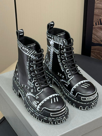 CHUNKY BOOTS IN BLACK SMOOTH CALFSKIN WHITE PRINT