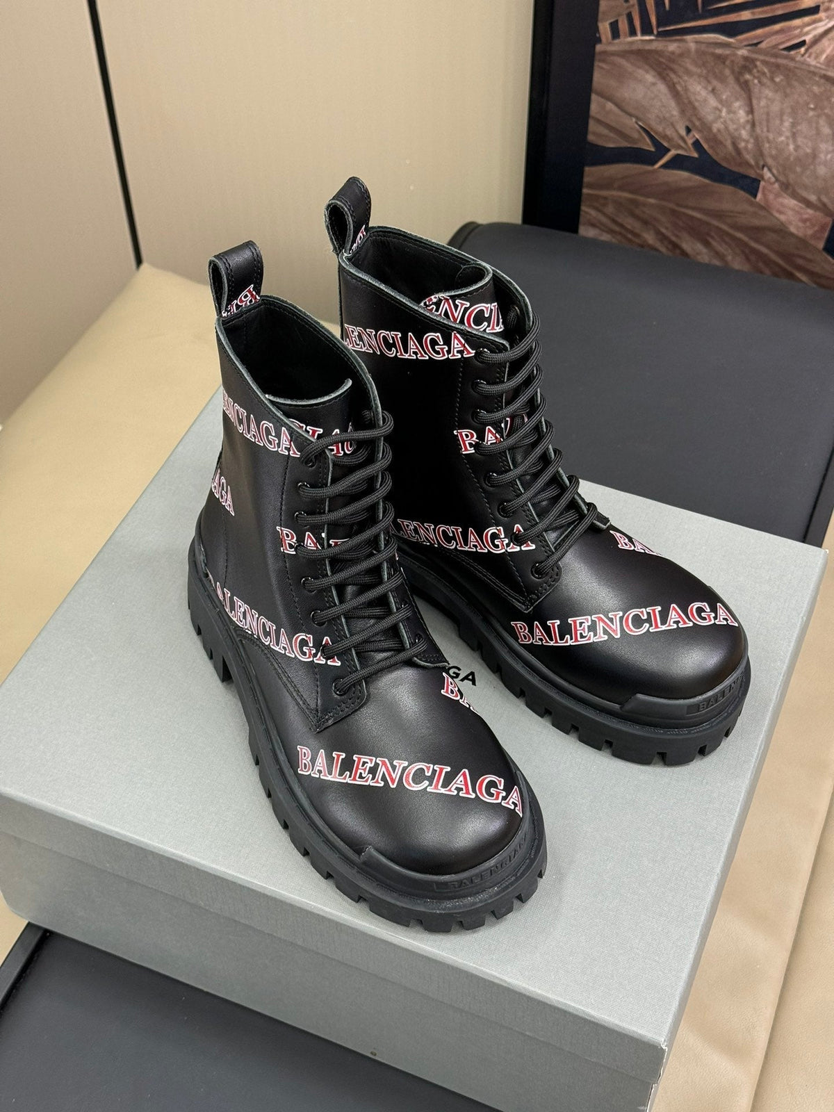 CHUNKY BOOTS IN BLACK SMOOTH CALFSKIN RED LOGO PRINT