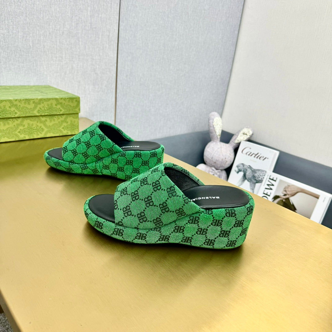 WEDGE SANDALS IN GREEN MONOGRAM JACQUARD FABRIC