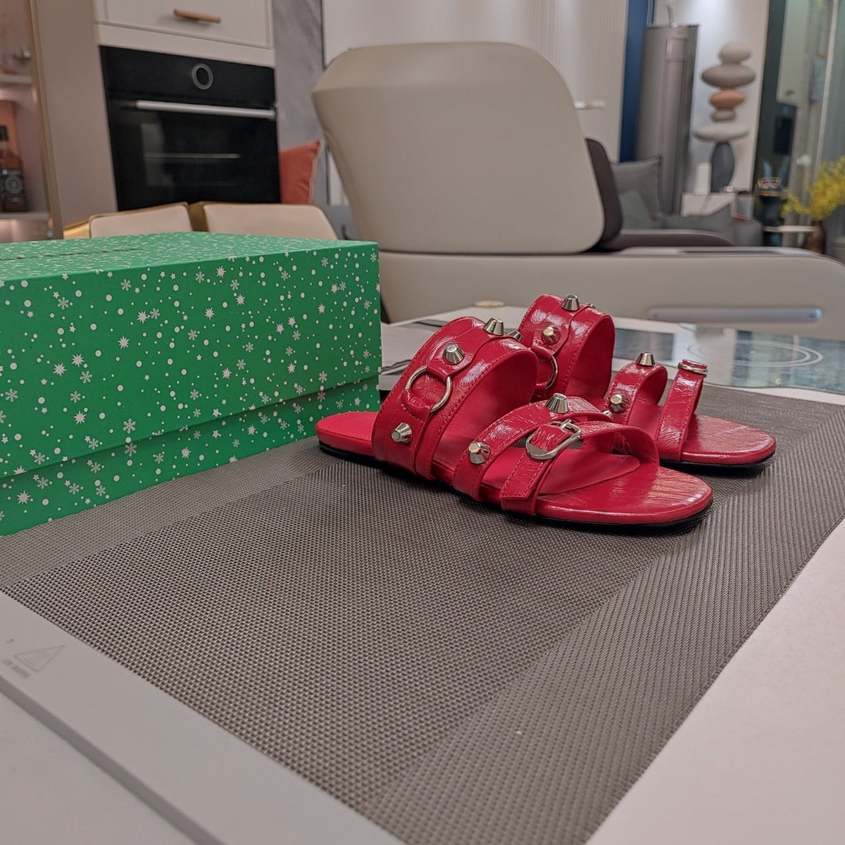 STRAPPY FLAT SANDALS IN RED STUDDED WAX-OIL SHEEPSKIN